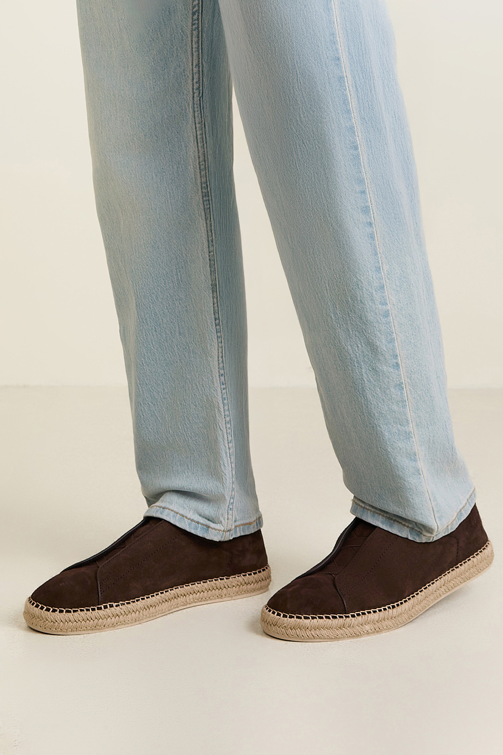 תמונת כל הלוק של נעלי אספדריל זמש